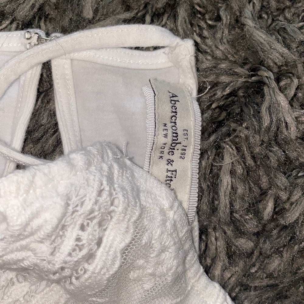 Halter top - Picture 3 of 3